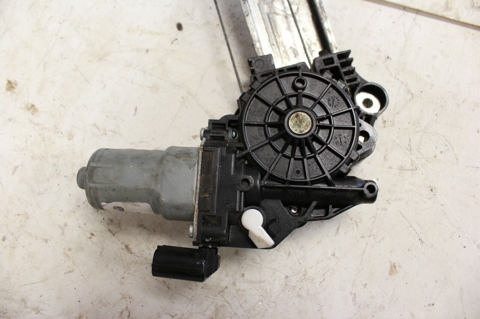 2013 - 2016 Honda Accord Sedan Front Driver Window Regulator Motor T2AFLA