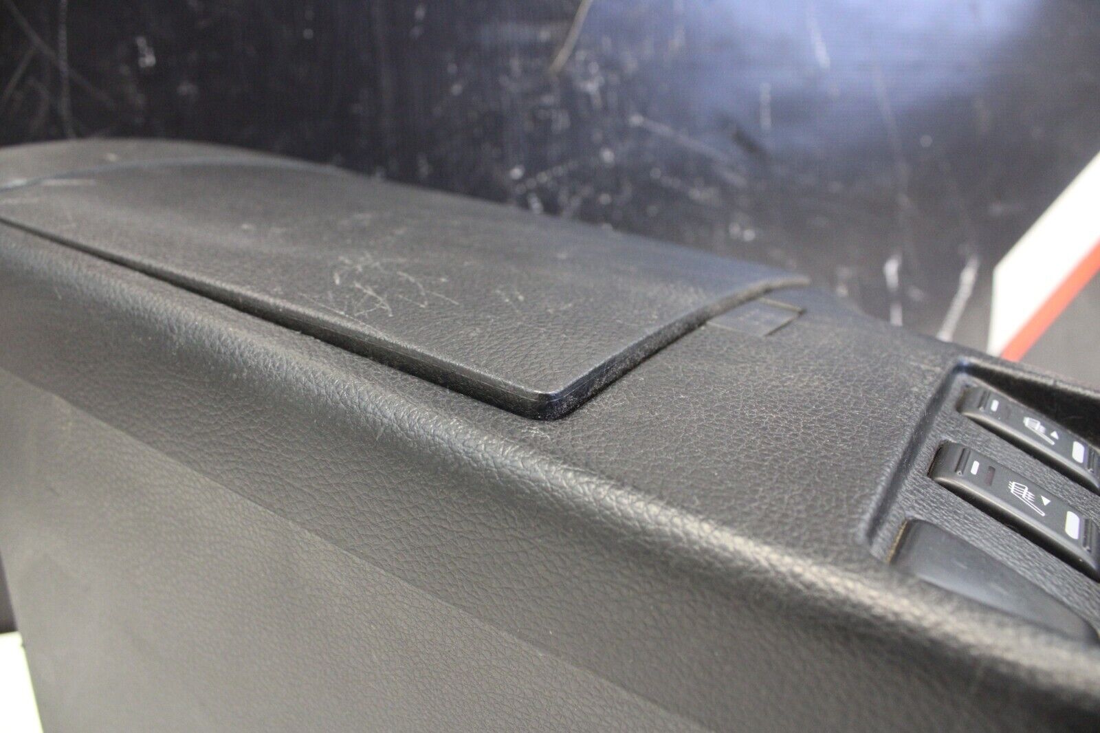 2004 NISSAN 350Z CENTER CONSOLE W/ ARMREST OEM