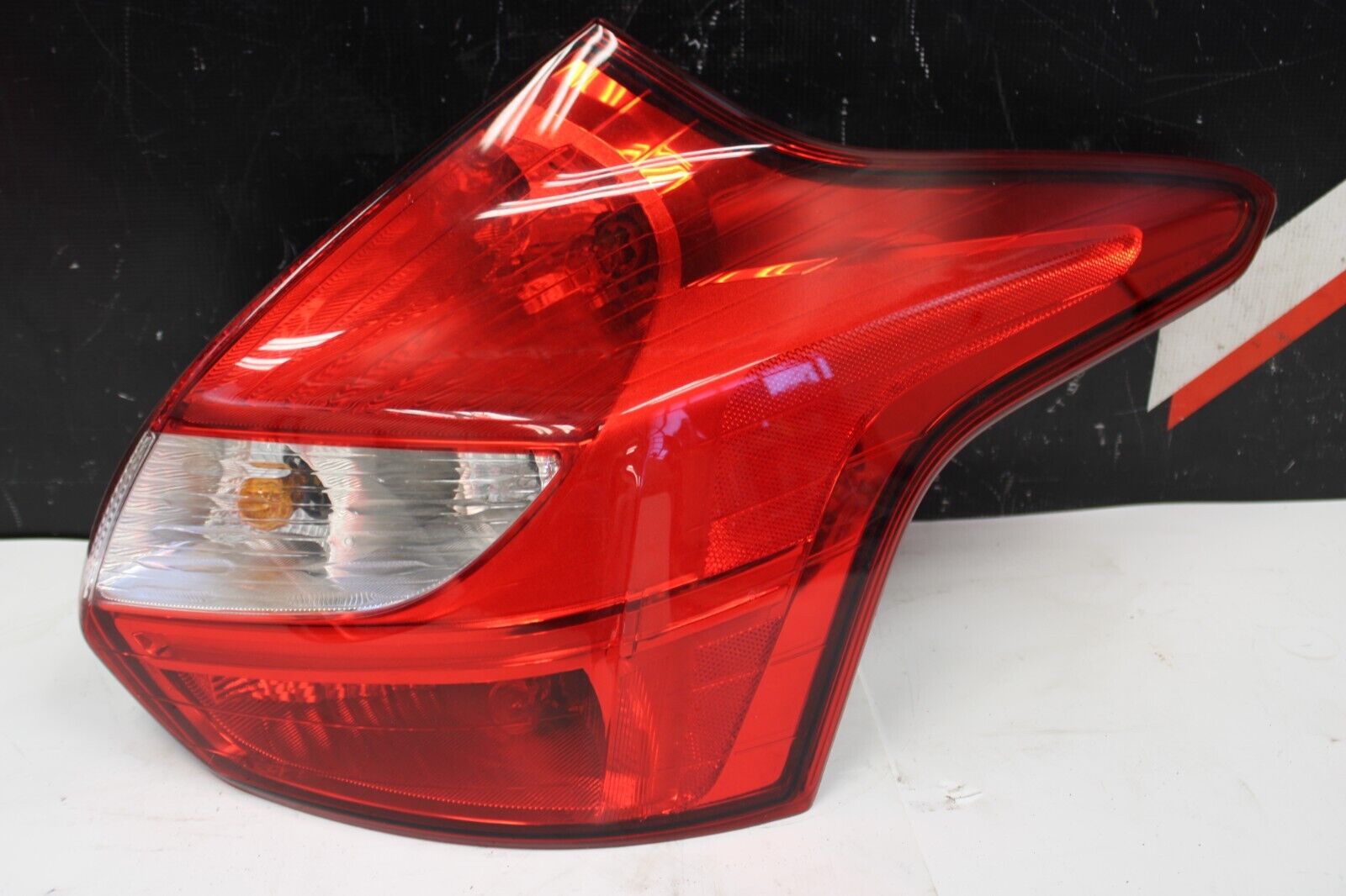 2013-2014 Ford Focus ST Hatchback Tail Light Pair