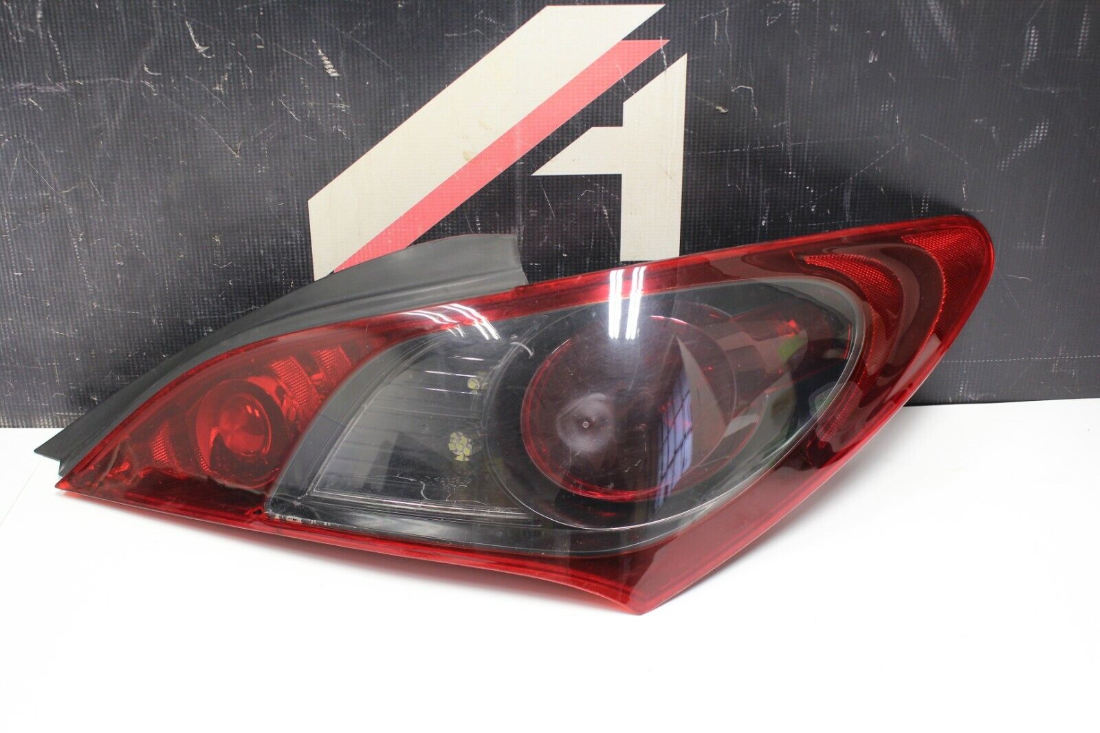 09-12 HYUNDAI GENESIS COUPE TAILLIGHT DRIVER PASSENGER LAMP LIGHT OEM