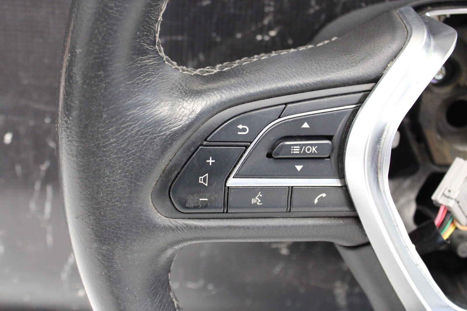 2017-2020 INFINITI Q60 OEM STEERING WHEEL BLACK LEATHER AUDIO SWITCHES