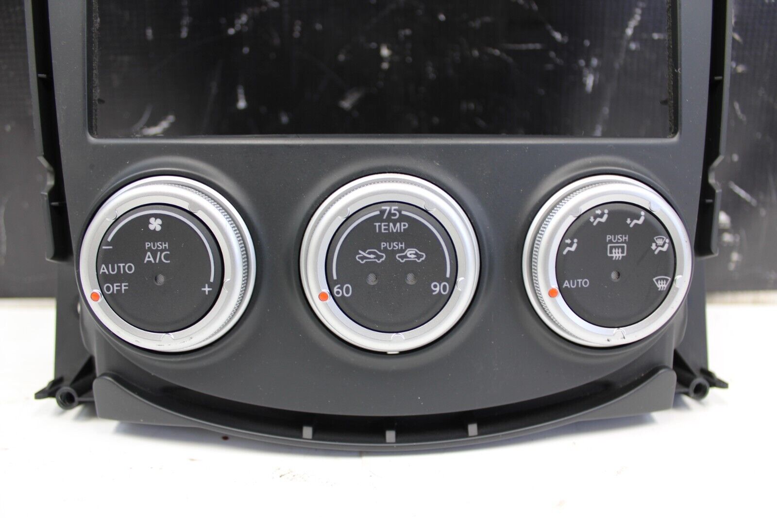 09-20 NISSAN 370Z A/C HEATER CONTROL DOUBLE DIN RADIO MOUNT BEZEL