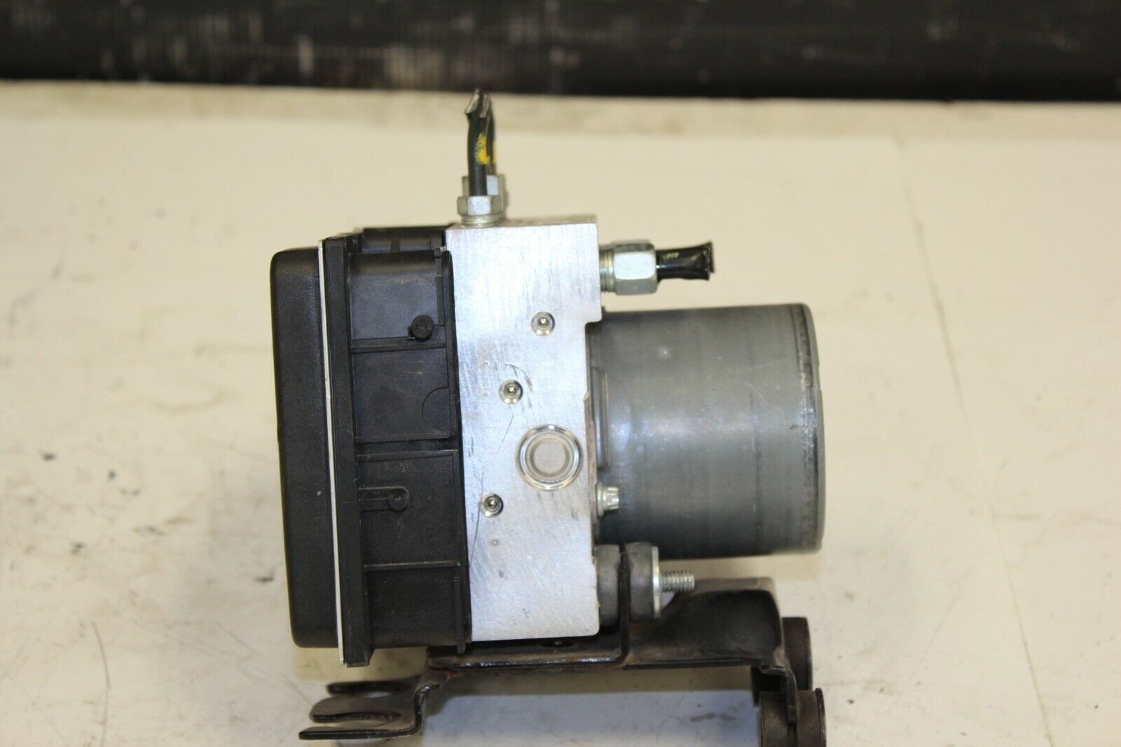 2015-2017 Nissan 370Z Nismo ABS Anti-Lock Brake Pump Module AT OEM 15-17
