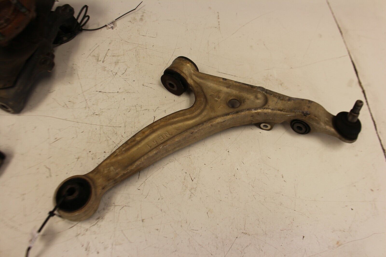 06-14 MAZDA MIATA MX-5 FRONT DRIVER SIDE KNUCKLE SPINDLE CONTROL ARM KNEE ASSY