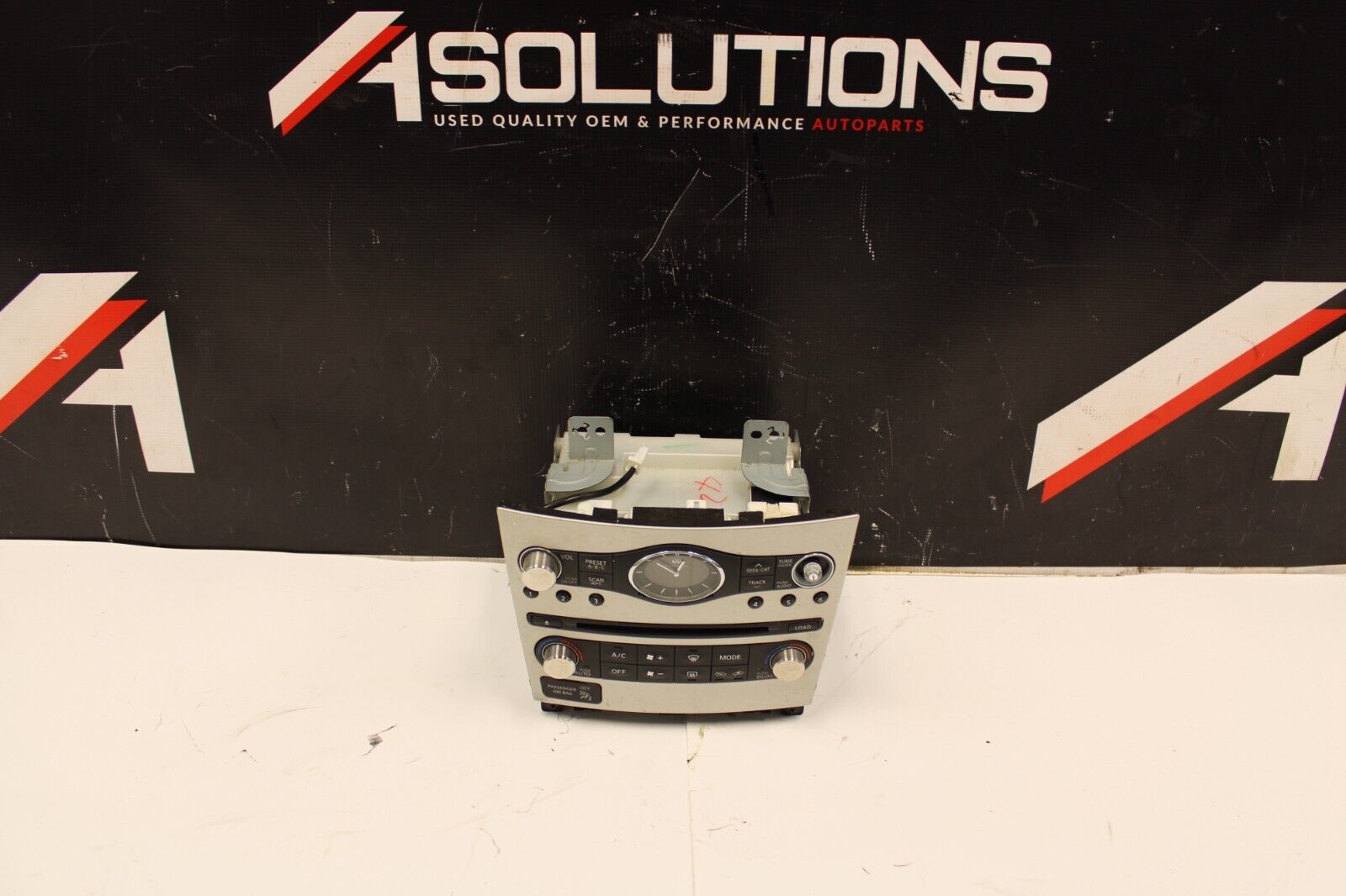 07-08 INFINITI G35 G37 DASH RADIO TEMPERATURE CONTROL BEZEL OEM USED