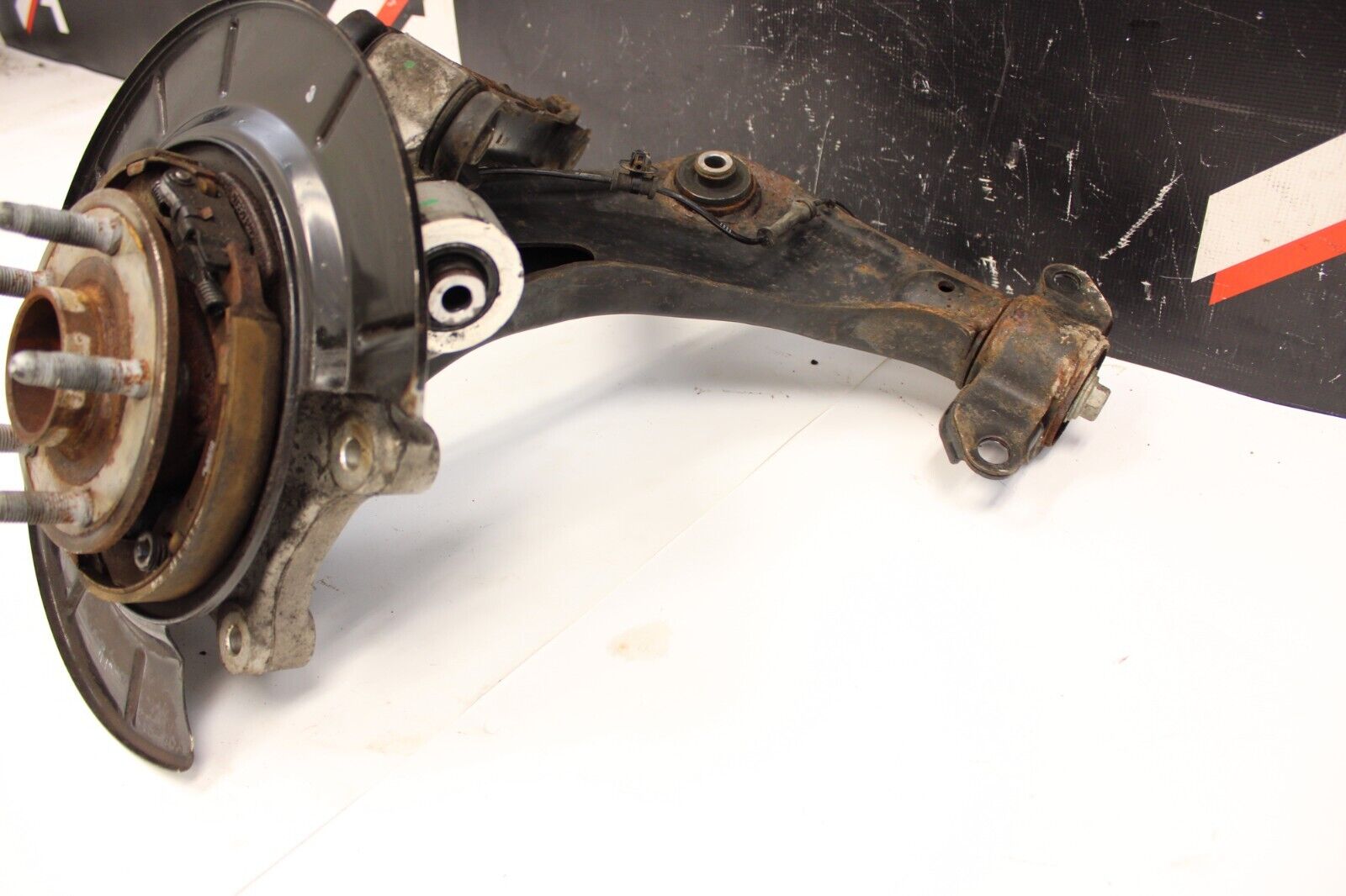 10-15 Camaro SS Spindle RH Passenger Rear Knuckle Spindle Hub Bearing