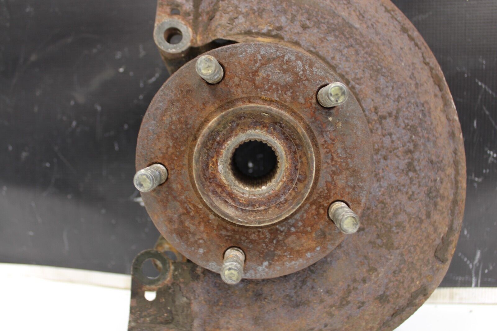 03-06 Mitsubishi Lancer Evolution 8 9 Evo 8 Front Driver Side Hub Spindle