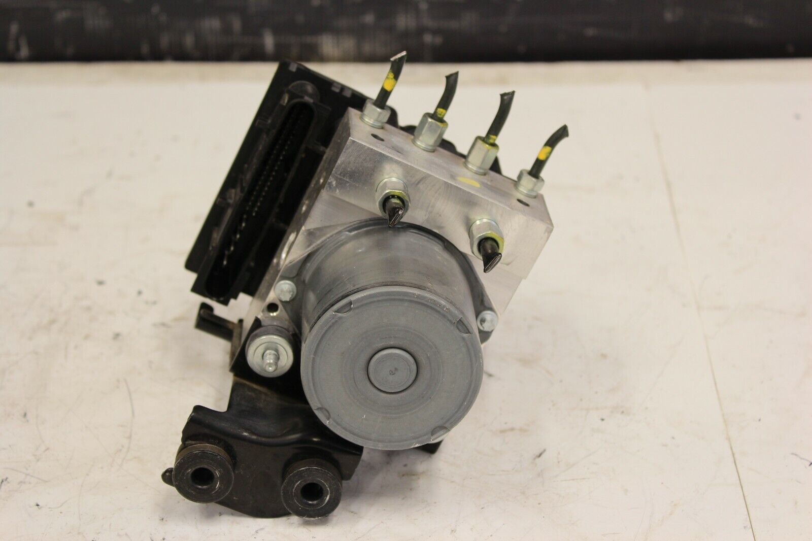 2015-2017 Nissan 370Z Nismo ABS Anti-Lock Brake Pump Module AT OEM 15-17