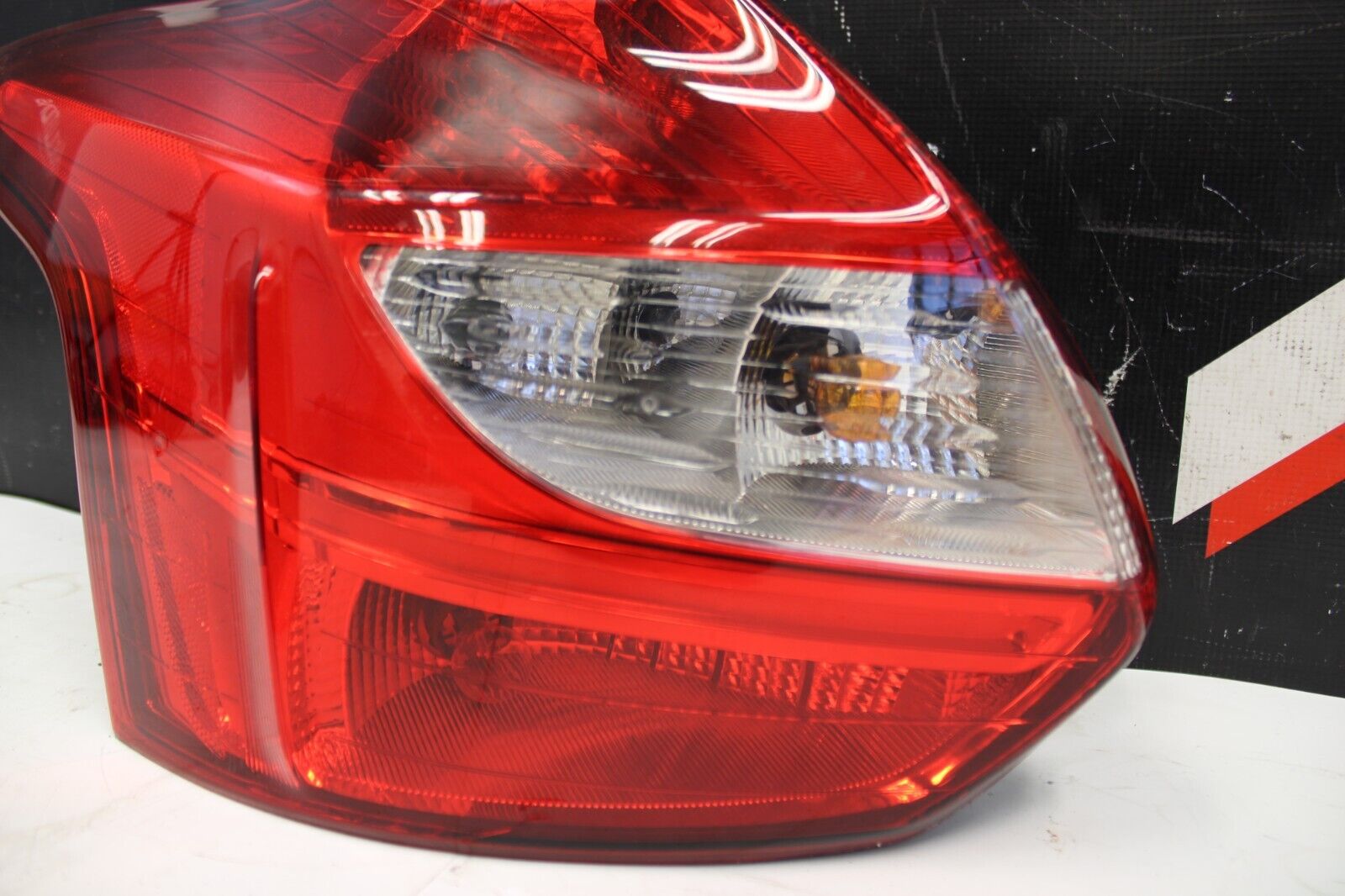2013-2014 Ford Focus ST Hatchback Tail Light Pair