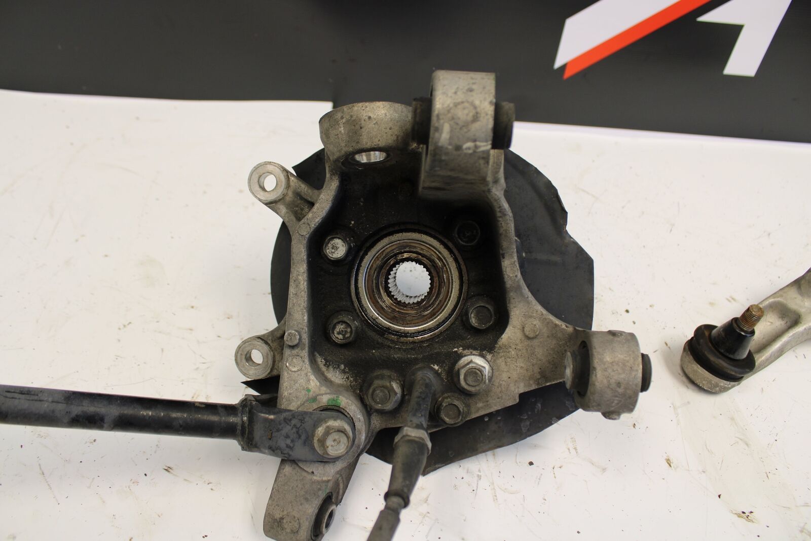 03-07 INFINITI G35 COUPE RWD RIGHT REAR SPINDLE KNUCKLE HUB ASSY OEM USED