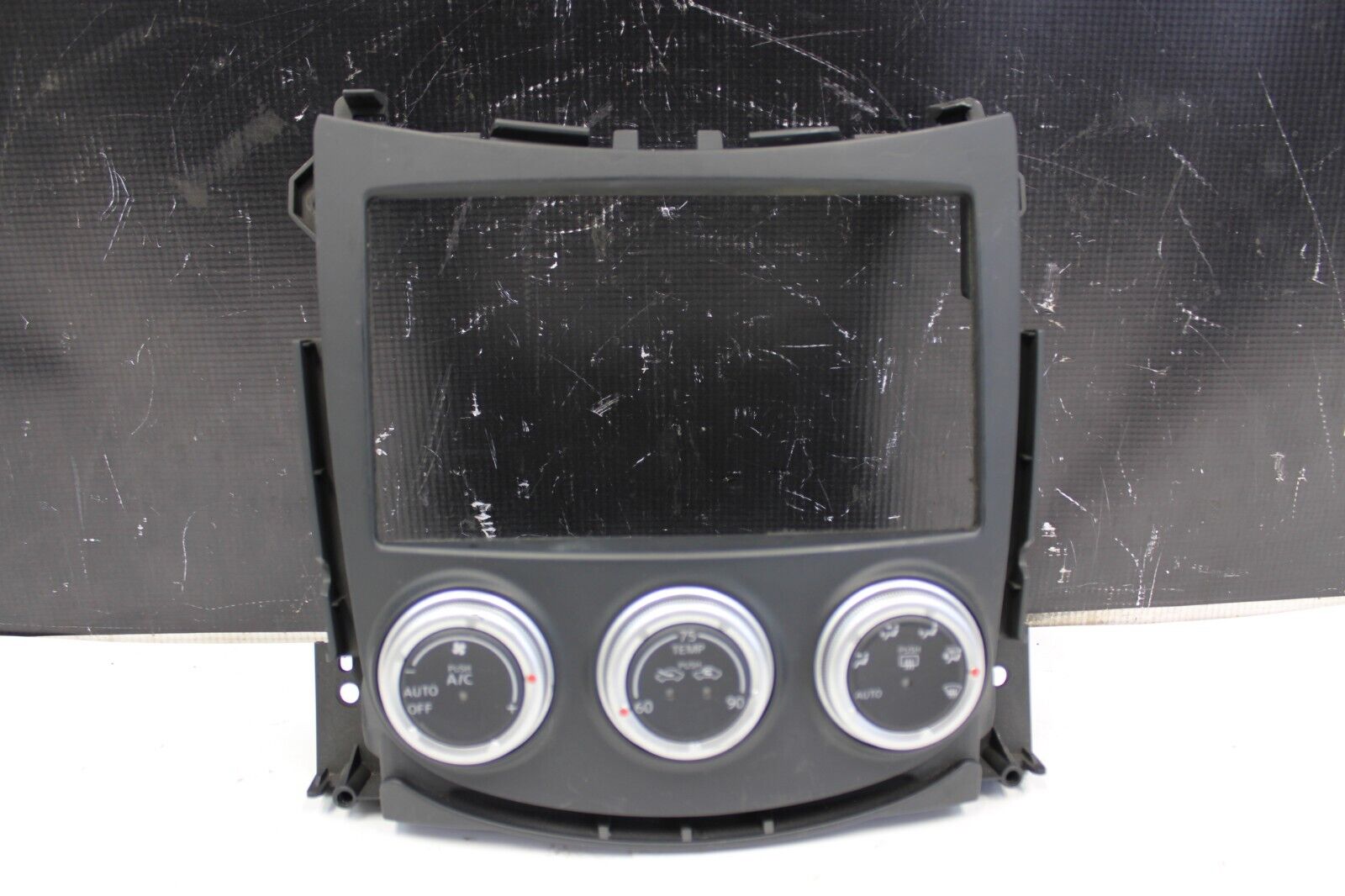09-20 NISSAN 370Z A/C HEATER CONTROL DOUBLE DIN RADIO MOUNT BEZEL