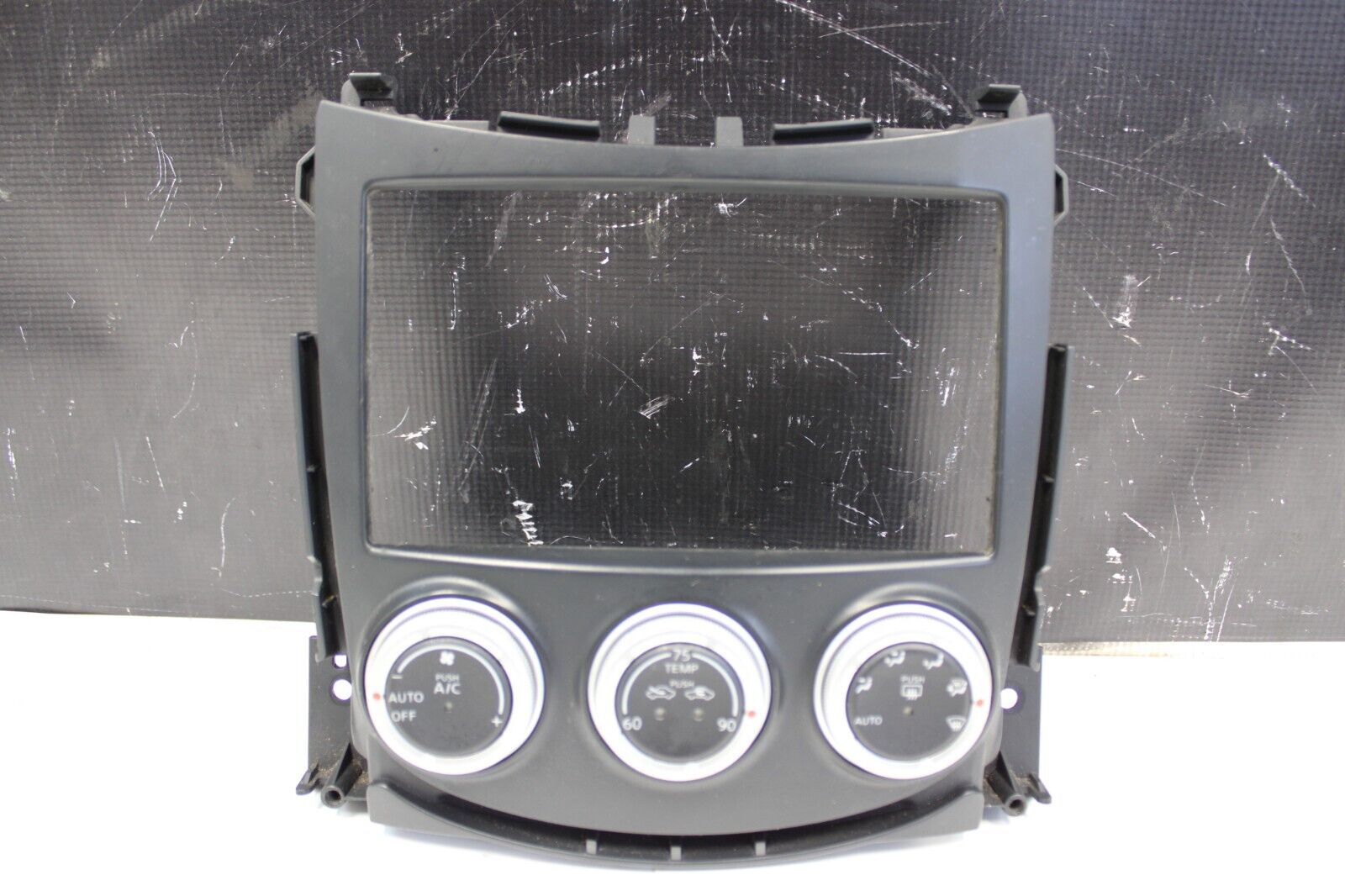 09-20 NISSAN 370Z A/C HEATER CONTROL DOUBLE DIN RADIO MOUNT BEZEL