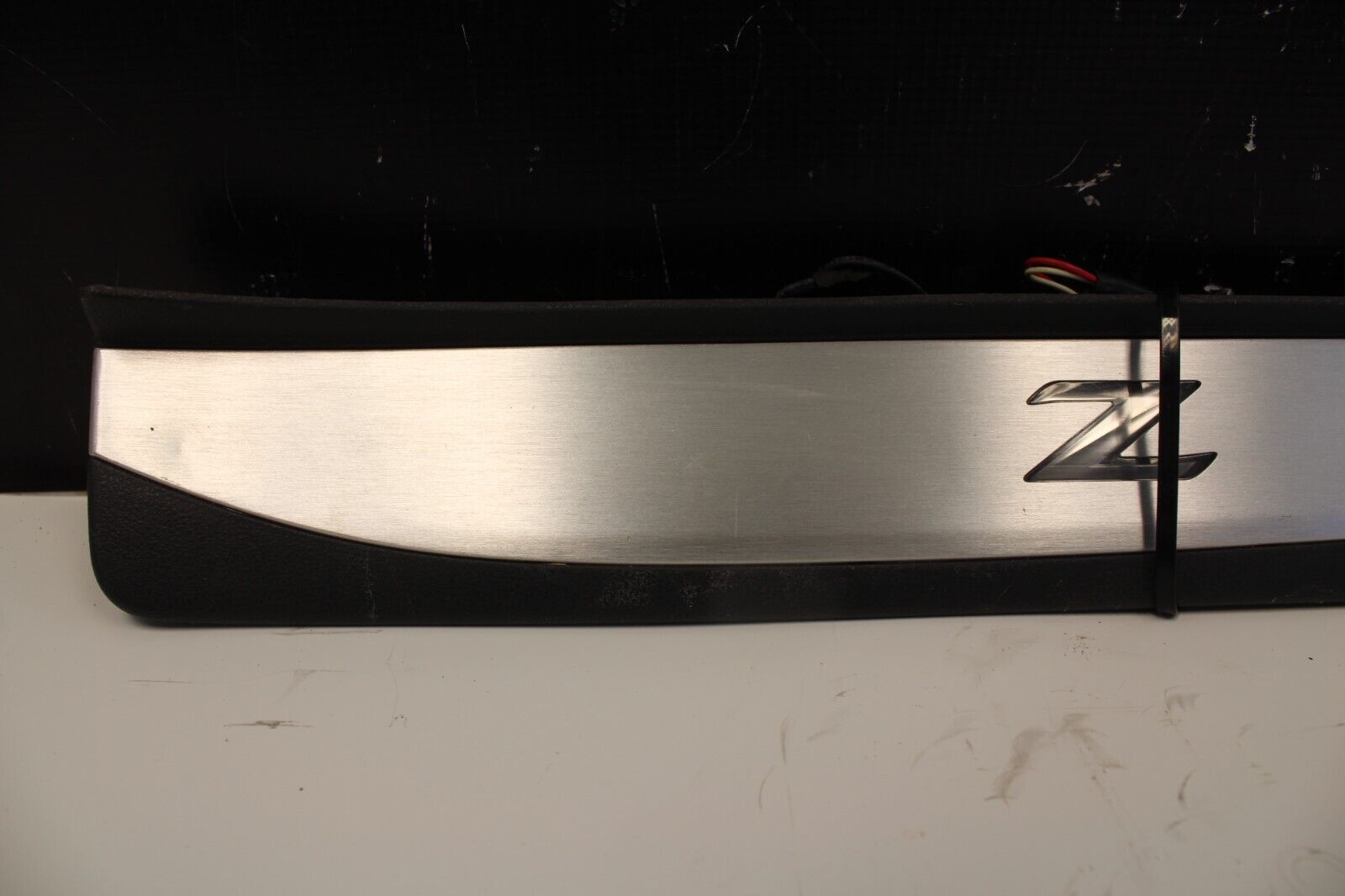 2009-2017 NISSAN 370Z RIGHT SIDE RH ILLUMINATED DOOR SILL SCUFF PLATE OEM