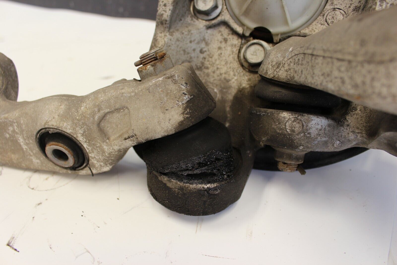 2003-2007 350Z G35 COUPE SEDAN (03-06) RWD FRONT RIGHT KNEE ASSY OEM