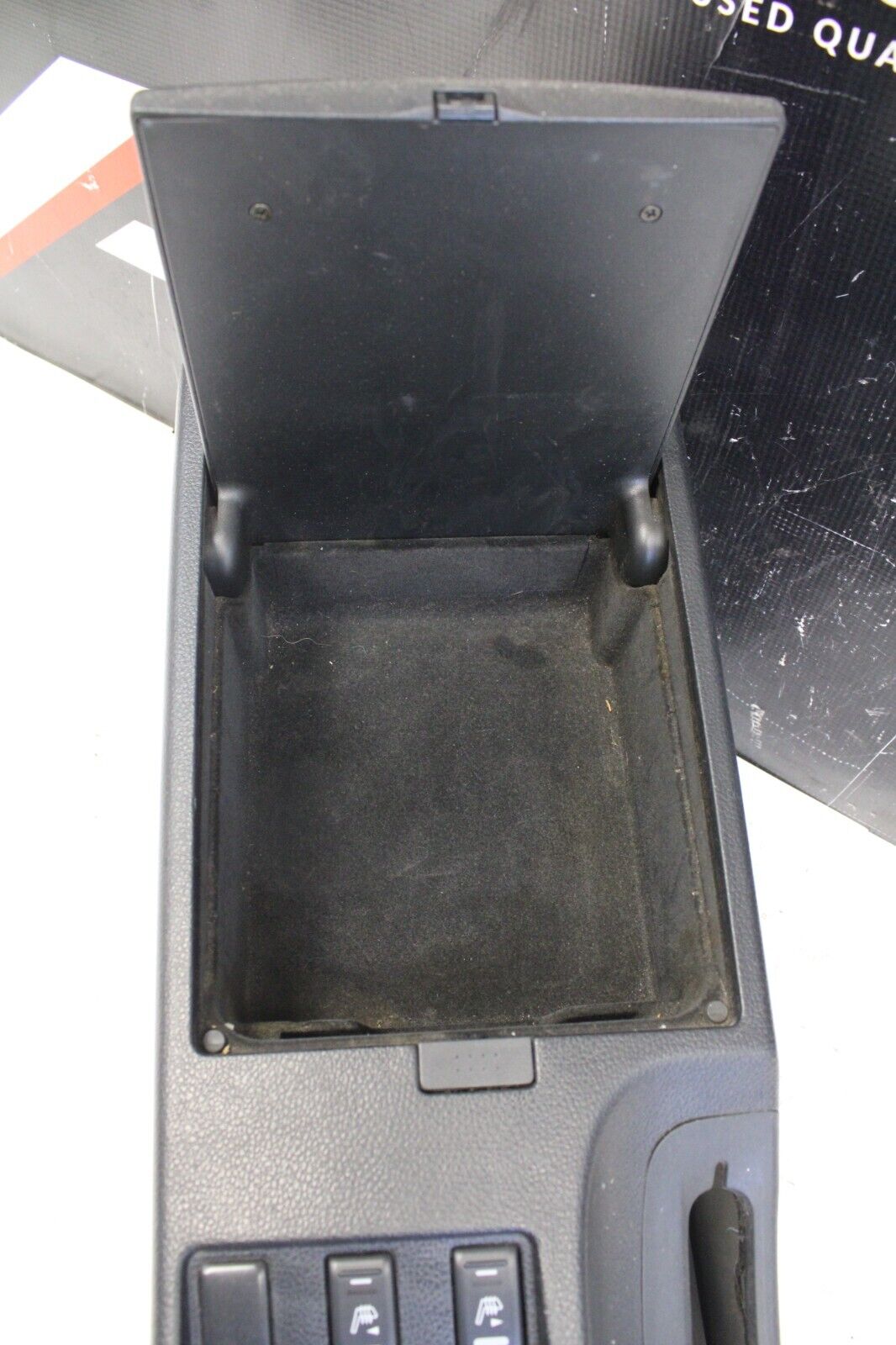 2004 NISSAN 350Z CENTER CONSOLE W/ ARMREST OEM