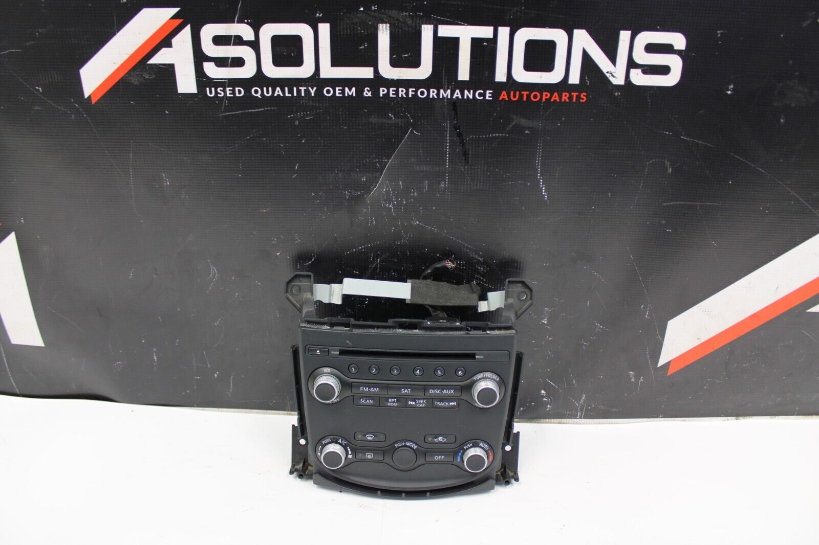 2014 370Z XM Radio AUX MP3 6 Disc CD Changer Player Trim Panel OEM