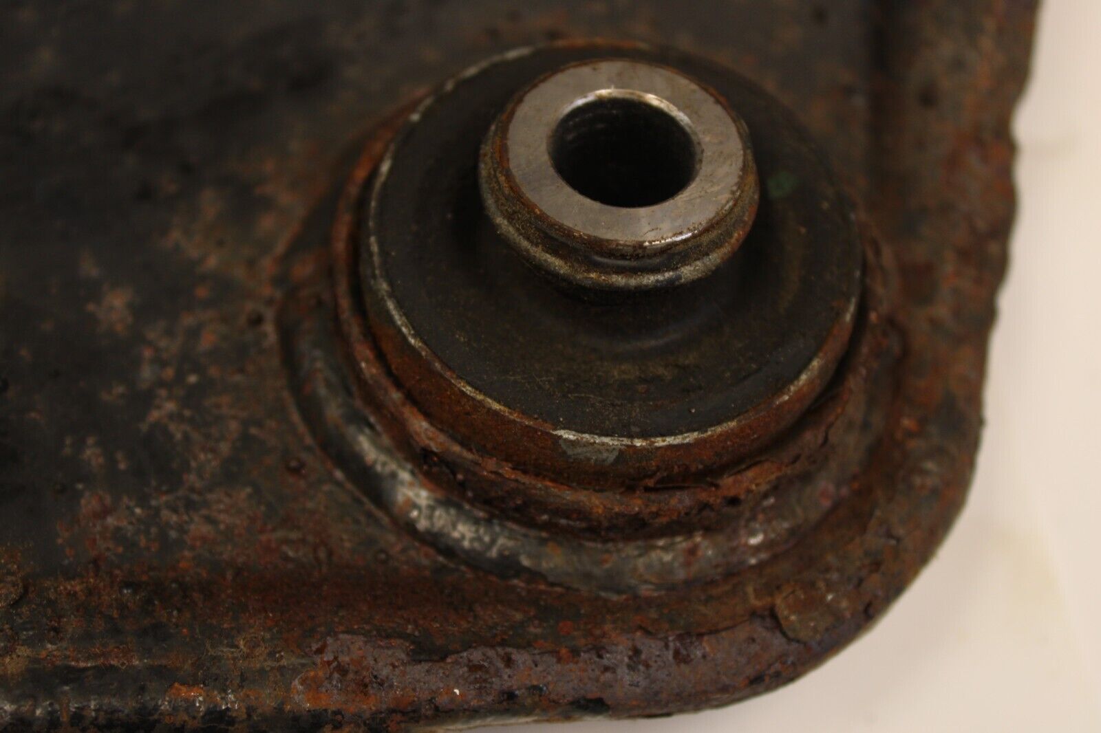 10-15 Camaro SS Spindle RH Passenger Rear Knuckle Spindle Hub Bearing