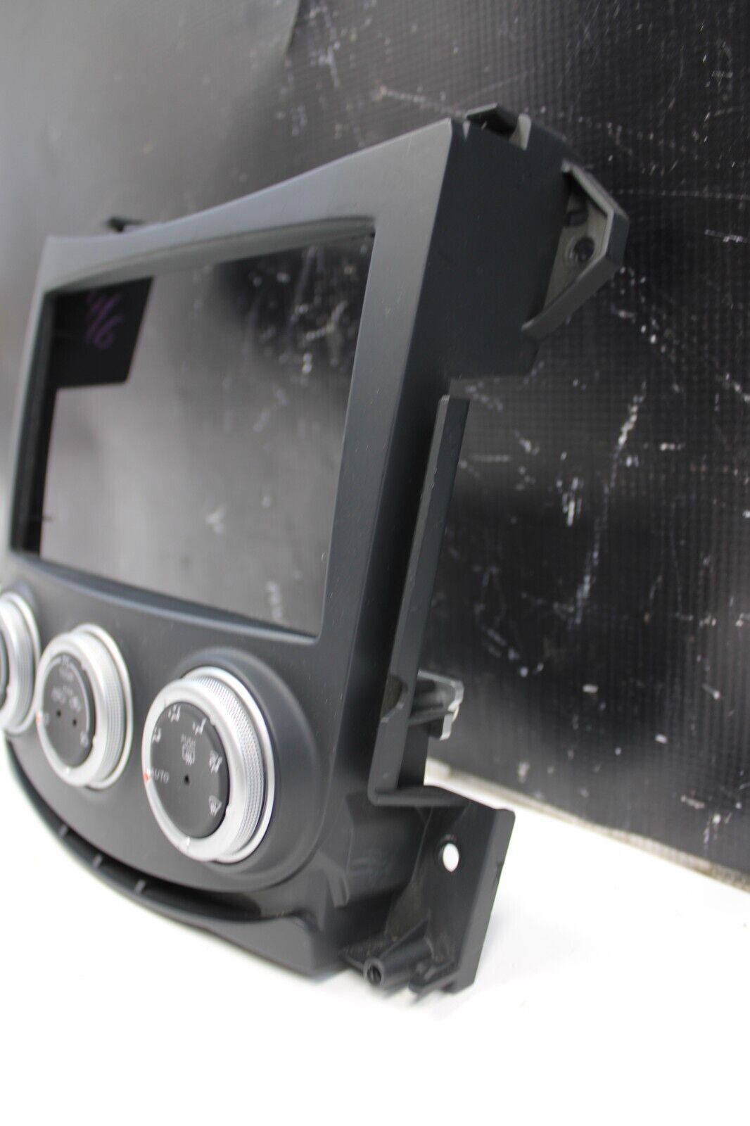 09-20 NISSAN 370Z A/C HEATER CONTROL DOUBLE DIN RADIO MOUNT BEZEL