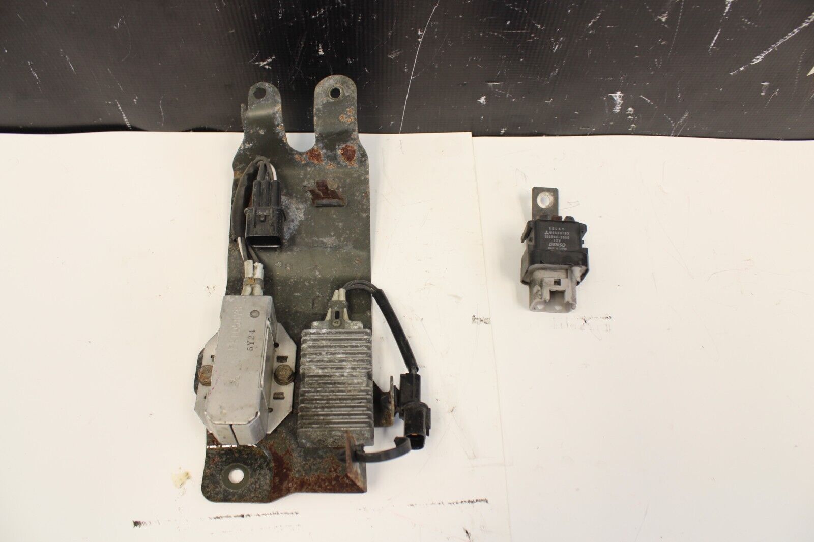 2003-2006 Mitsubishi Evolution Evo 8 9 Fuel Relay and Resistor OEM
