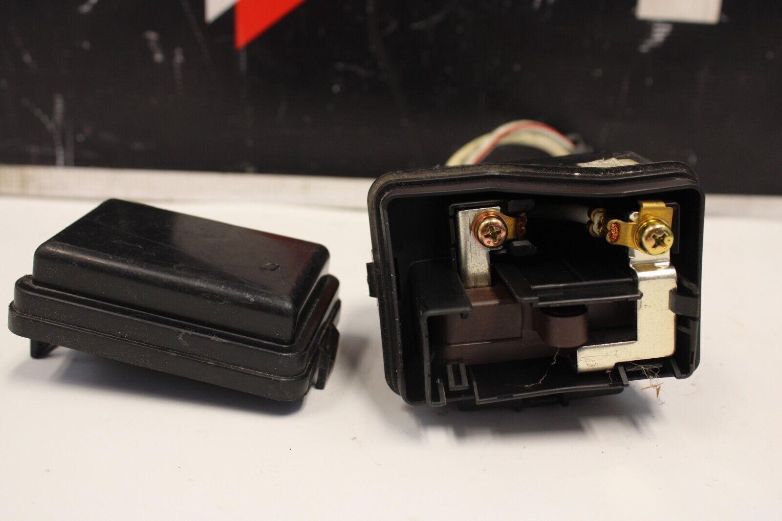 2000-2009 HONDA S2000 AP1 AP2 OEM RELAY FUSE BOX PANEL