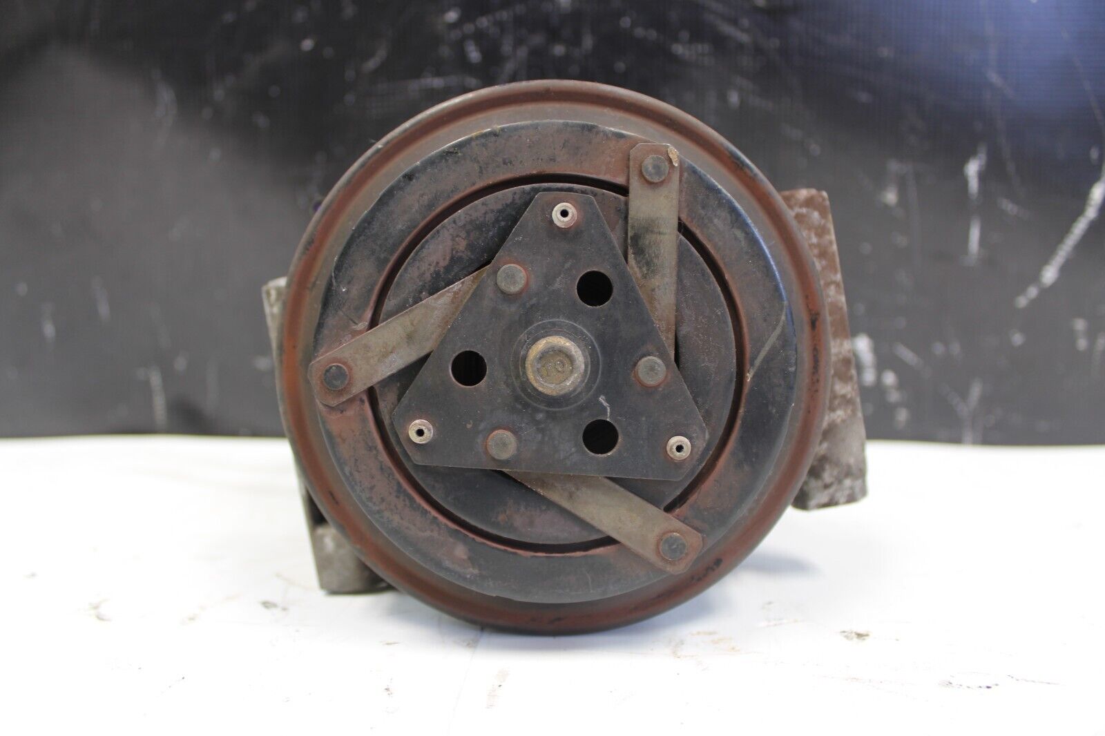 OEM 2004 05 06 NISSAN 350Z A/C COMPRESSOR 3.5L 6CYL 92600-CD100