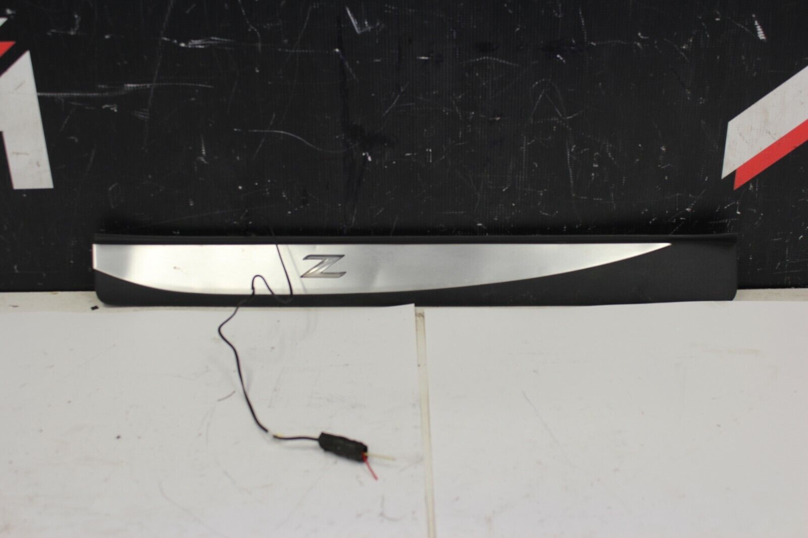 2013 NISSAN NISMO 370Z RIGHT DOOR ENTRY ILLUMINATED SCUFF PLATE SILL OEM