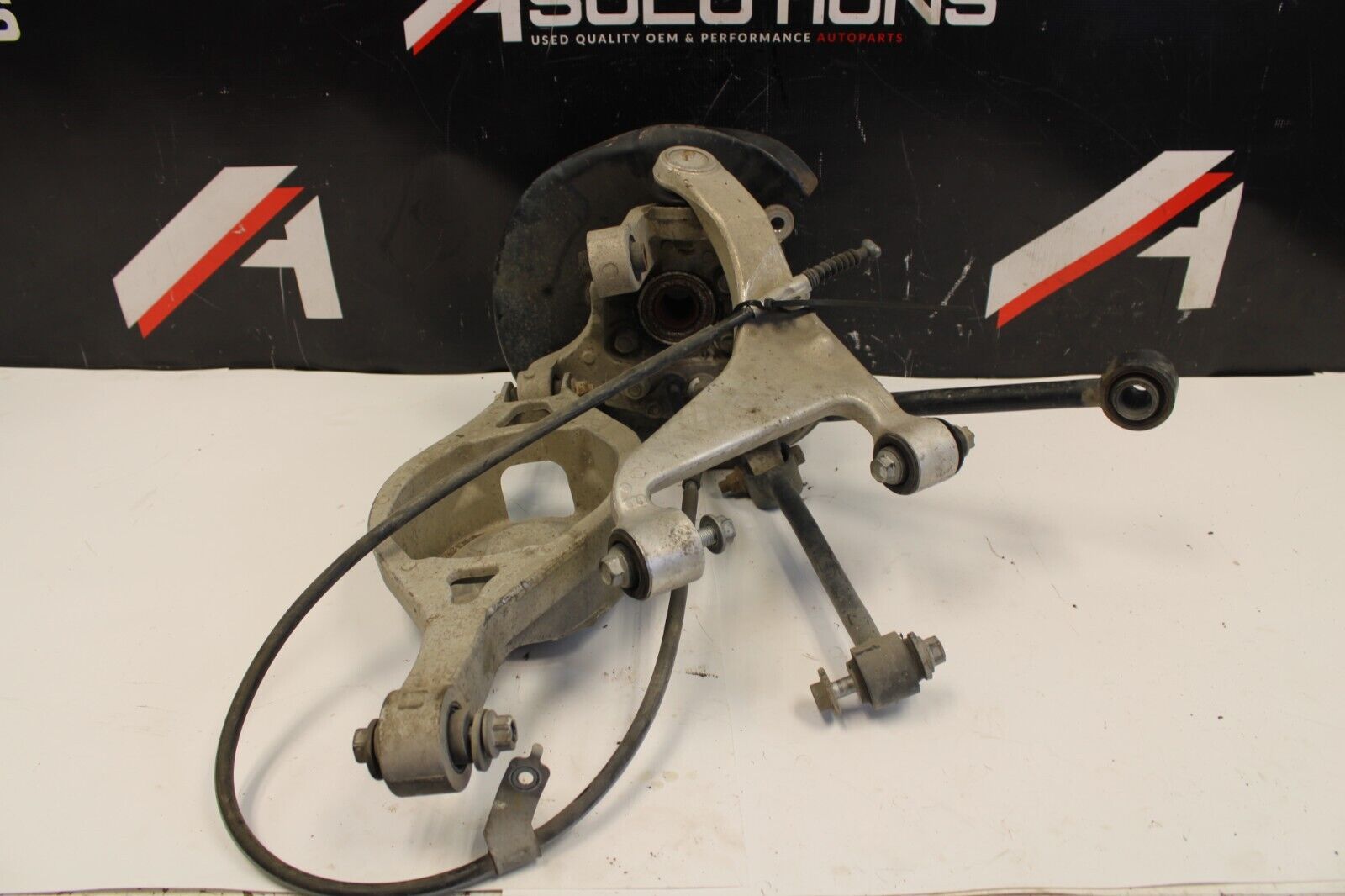 03-07 INFINITI G35 COUPE RWD LEFT REAR SPINDLE KNUCKLE HUB ASSY OEM USED