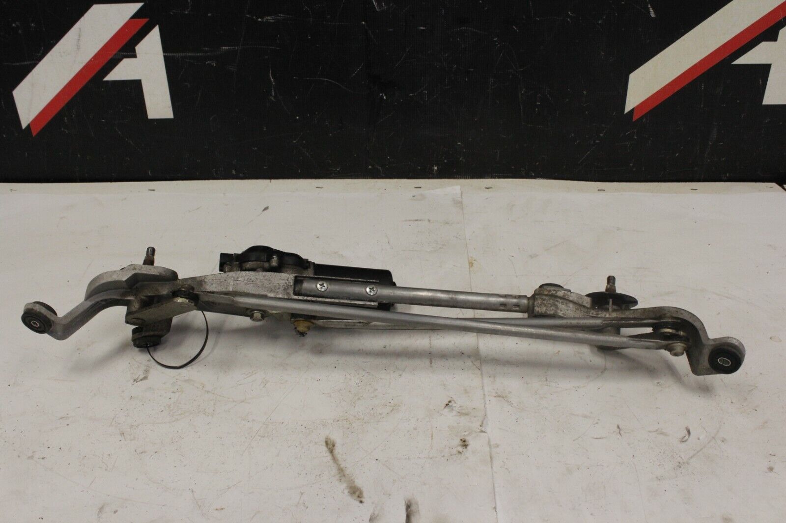2009 NISSAN R35 GTR CBA WINDSHIELD WIPER MOTOR LINKAGE ASSEMBLY OEM