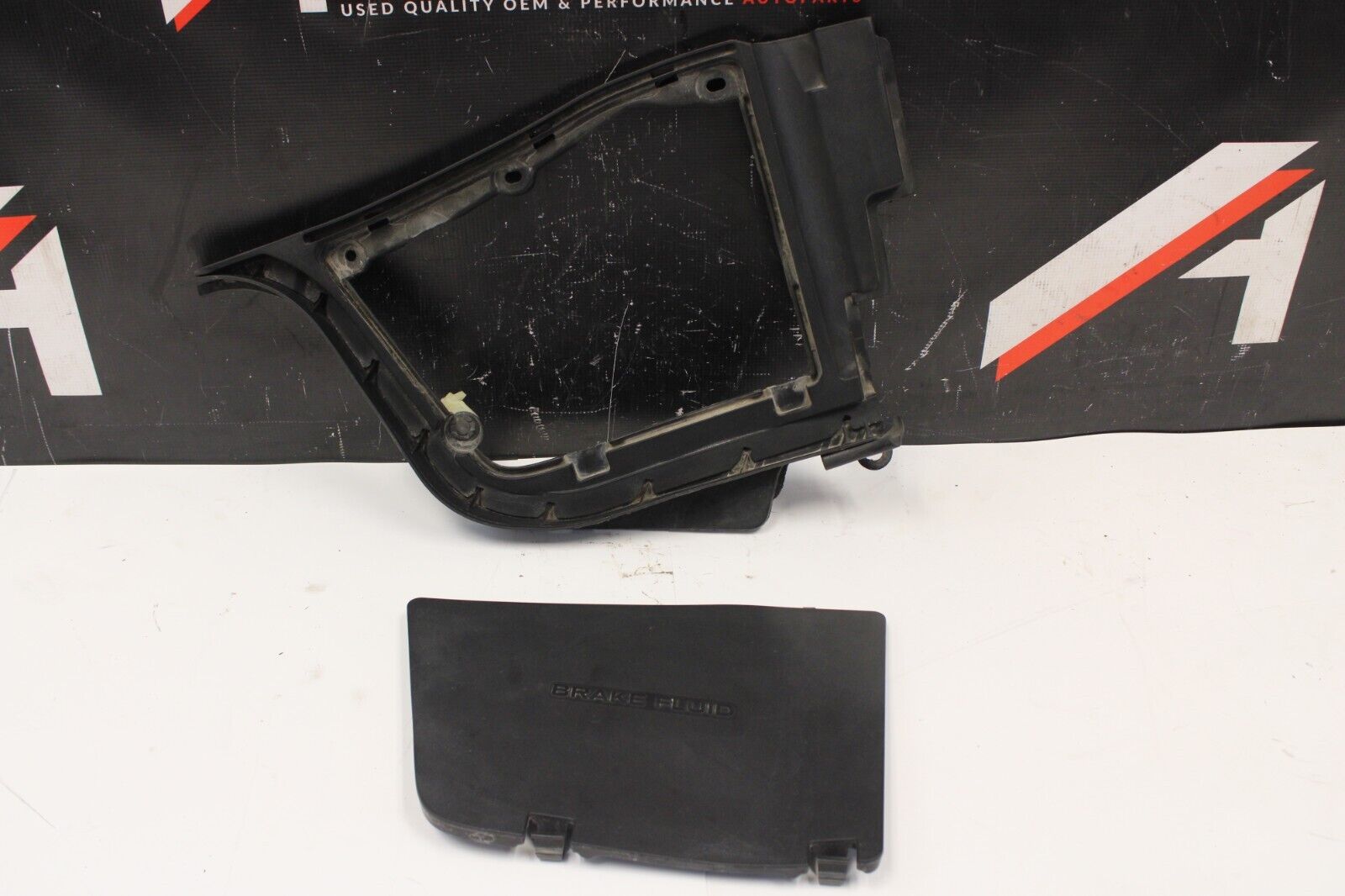 2009 Infiniti G37 Coupe Battery Cover W/ Trim OEM