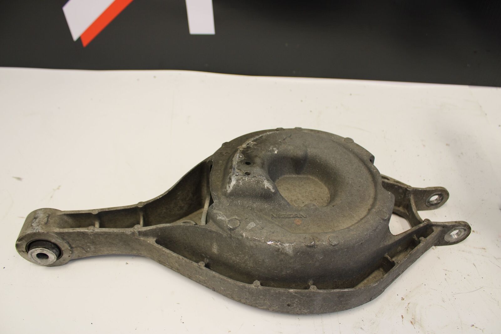 03-07 INFINITI G35 COUPE RWD RIGHT REAR SPINDLE KNUCKLE HUB ASSY OEM USED