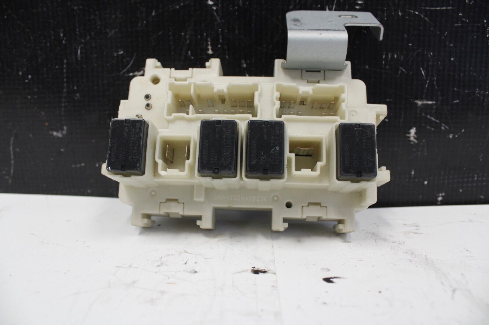 2014 Nissan GT-R GTR R35 IPDM Interior Fuse Junction Box Block Assembly OEM