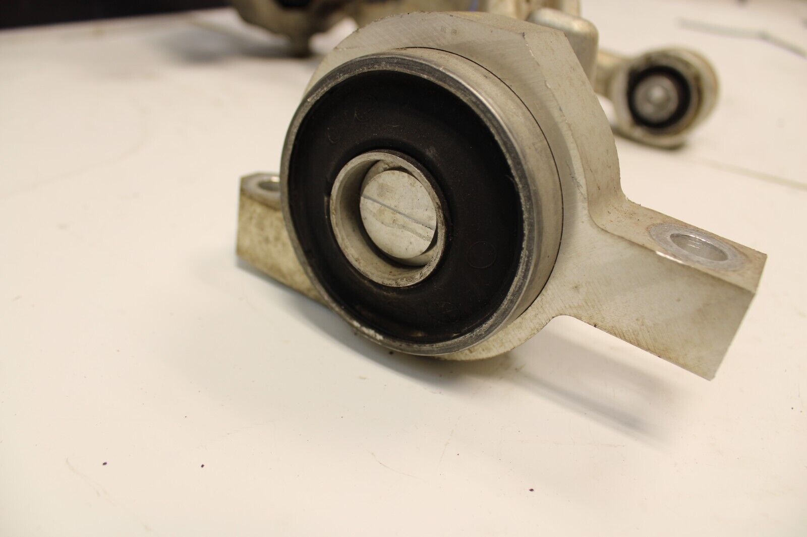 NISSAN 370Z REAR LEFT SUSPENSION CONTROL ARM SPINDLE HUB KNUCKLE OEM 09-20