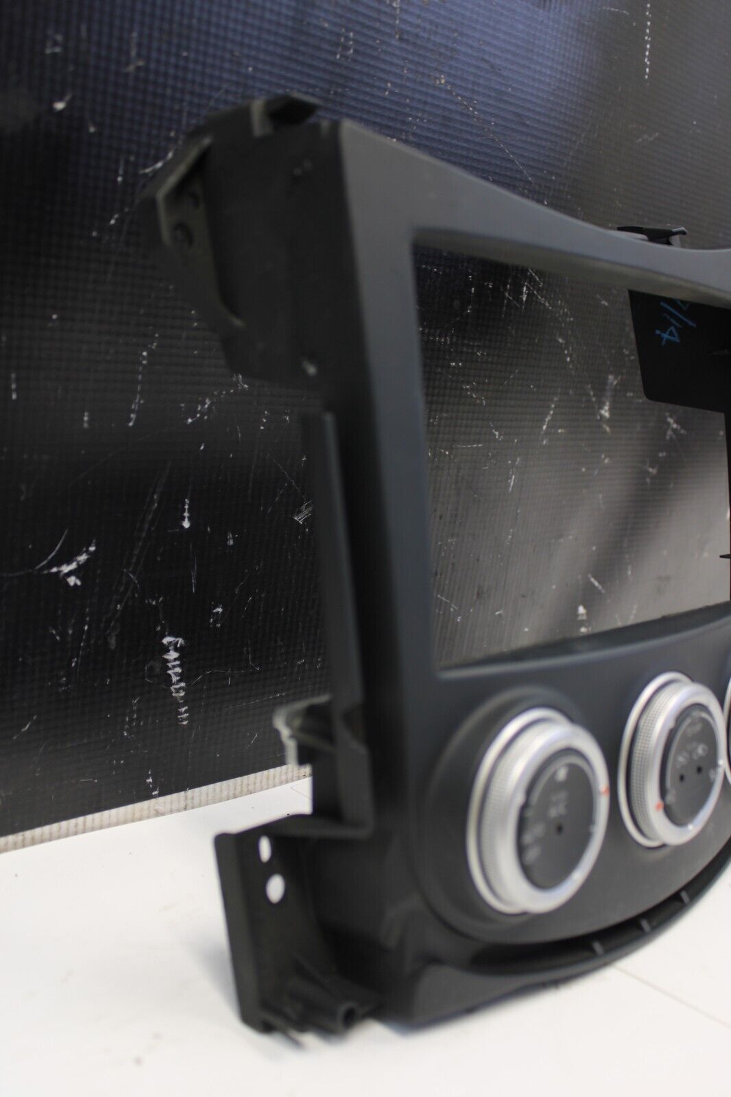 09-20 NISSAN 370Z A/C HEATER CONTROL DOUBLE DIN RADIO MOUNT BEZEL