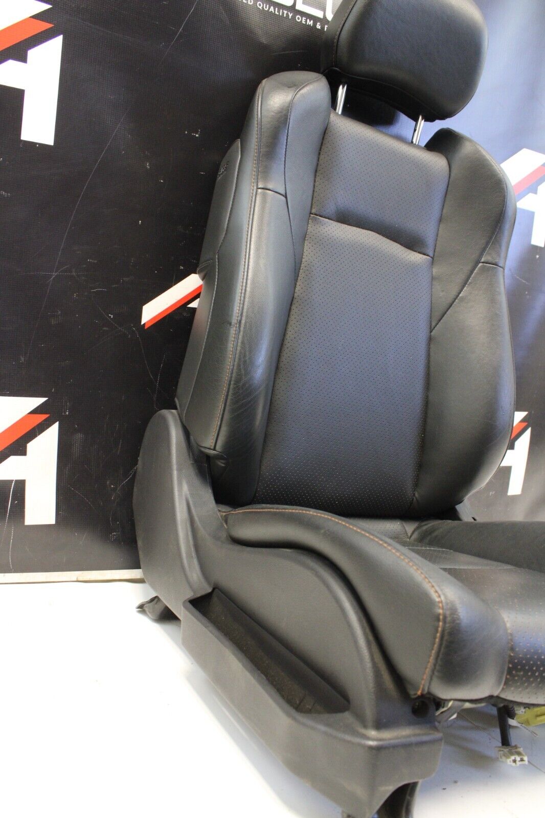 2006 Nissan 350Z Passenger Right Power Leather Seat with Switches OEM No Buckle