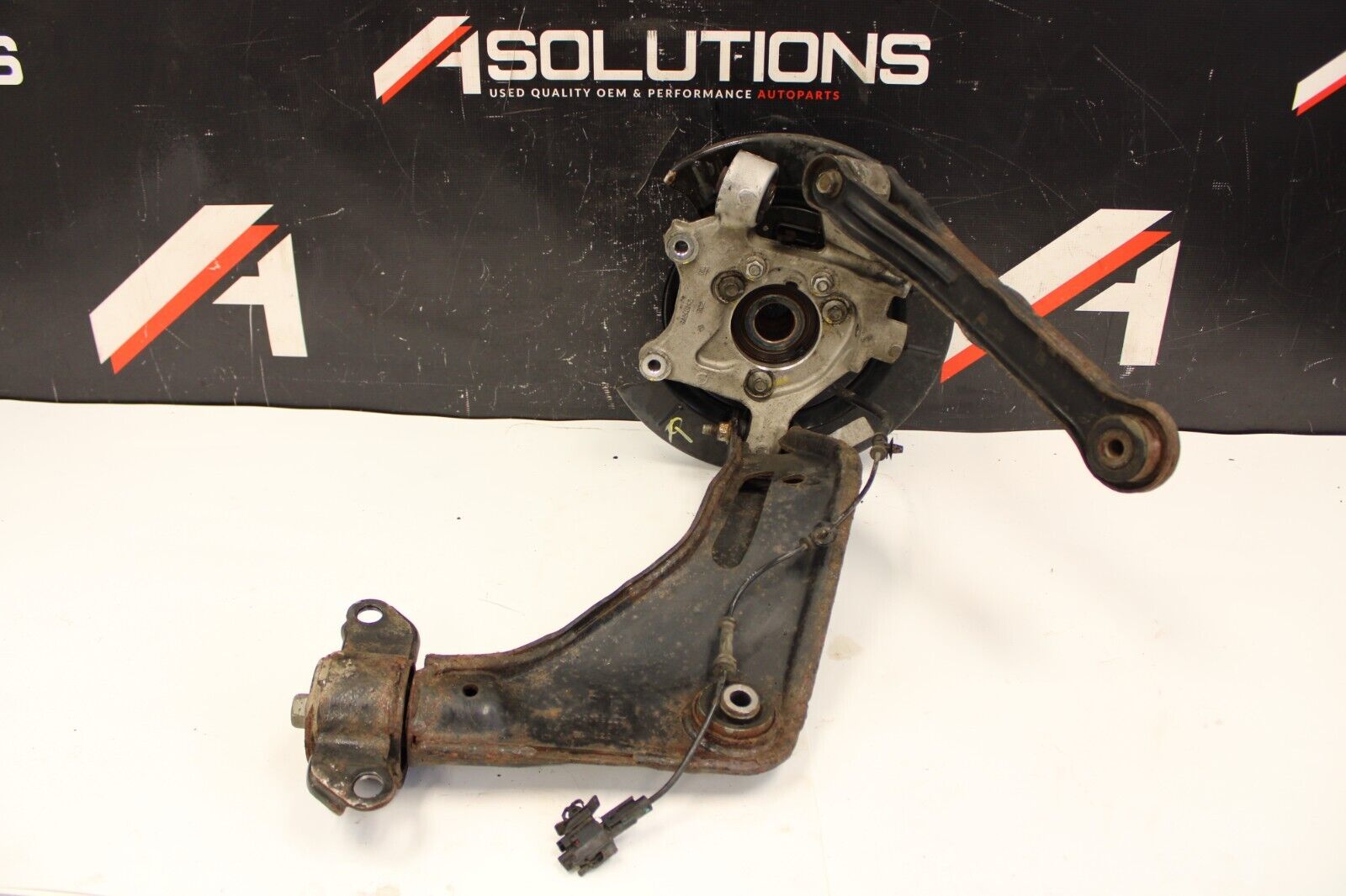 10-15 Camaro SS Spindle RH Passenger Rear Knuckle Spindle Hub Bearing