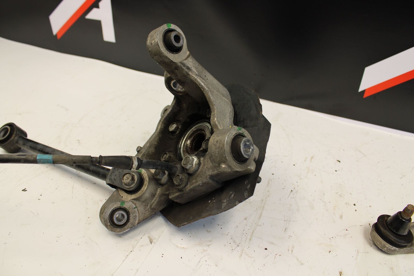 03-07 INFINITI G35 COUPE RWD RIGHT REAR SPINDLE KNUCKLE HUB ASSY OEM USED