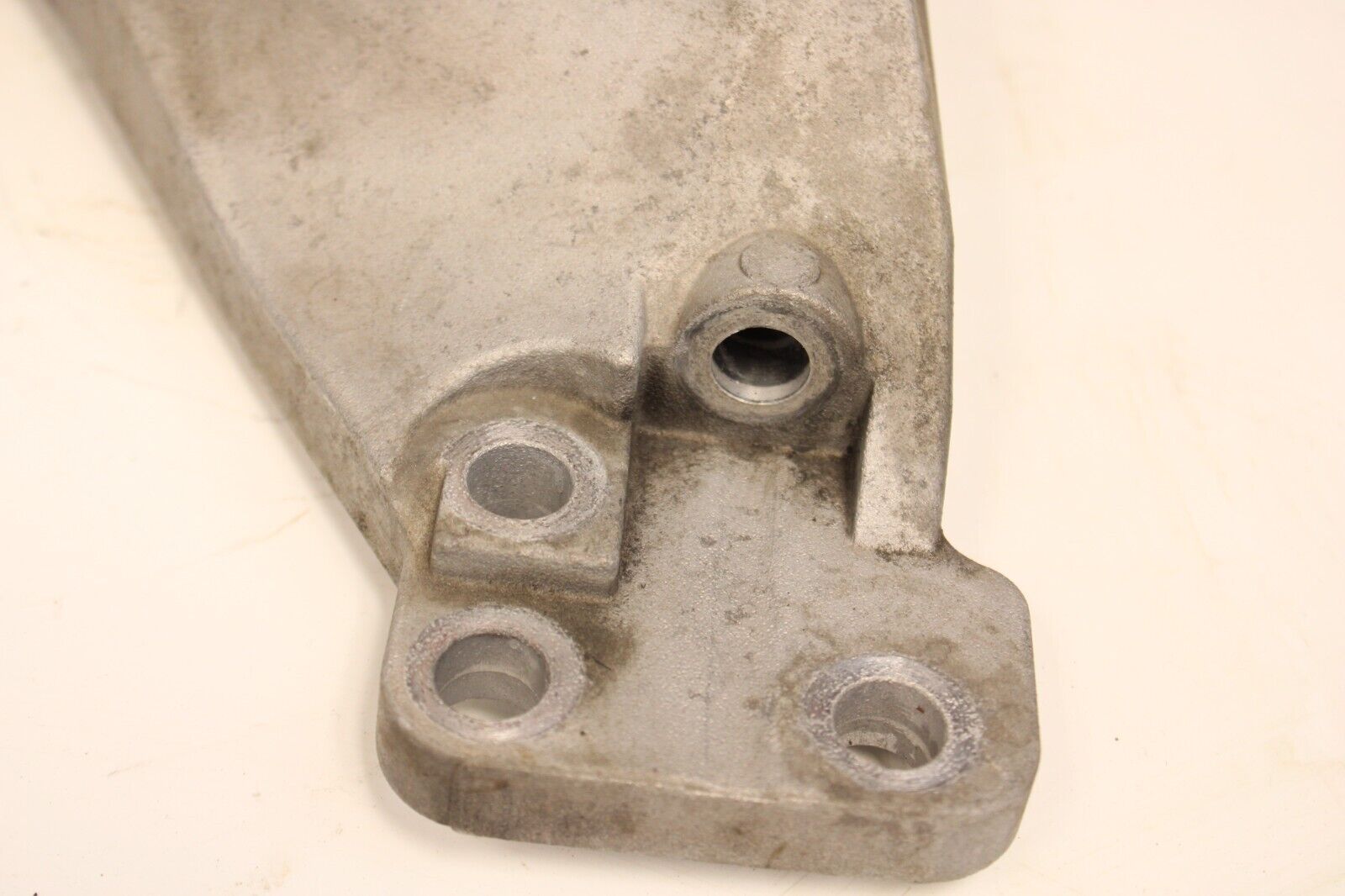 09-15 NISSAN GT-R GTR R35 VR38 ENGINE MOTOR MOUNT BRACKET PASSENGER RIGHT
