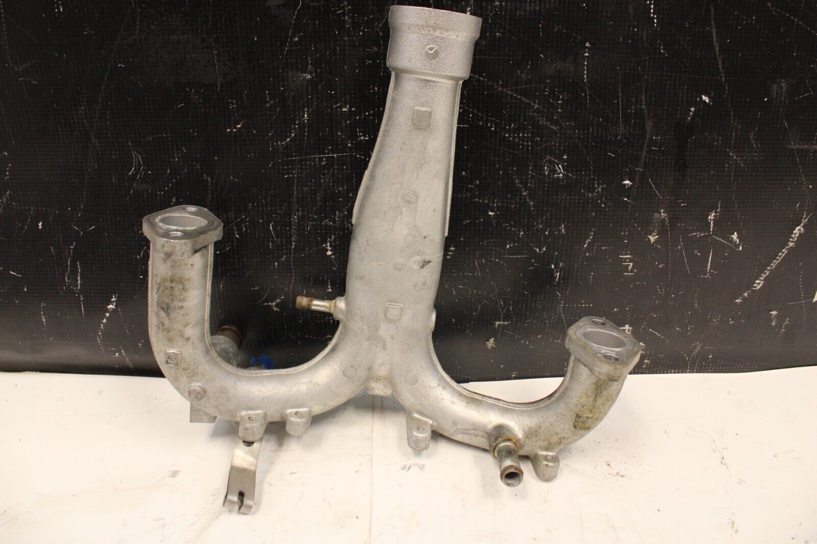 2009 NISSAN GT-R R35 VR38 3.8L AWD OEM ENGINE COOLANT WATER OUTLET PIPE