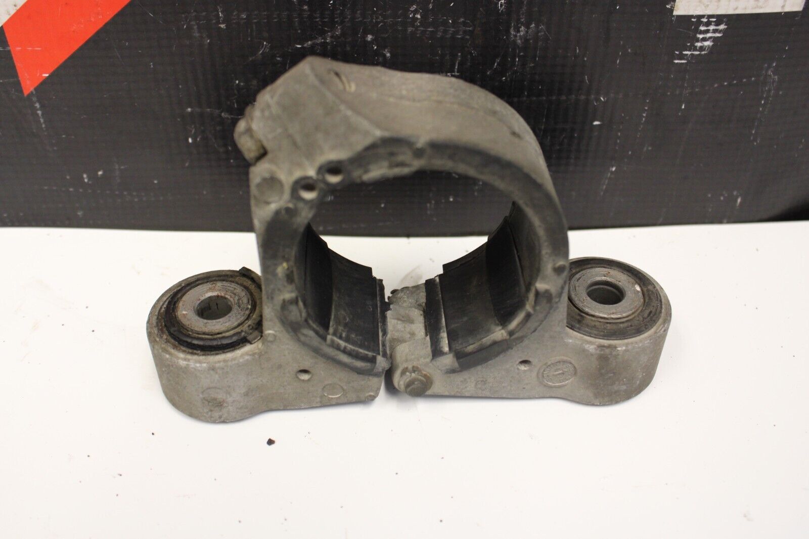 2000-2008 HONDA S2000 OEM POWER STEERING RACK BRACKET  53438-S2A-013