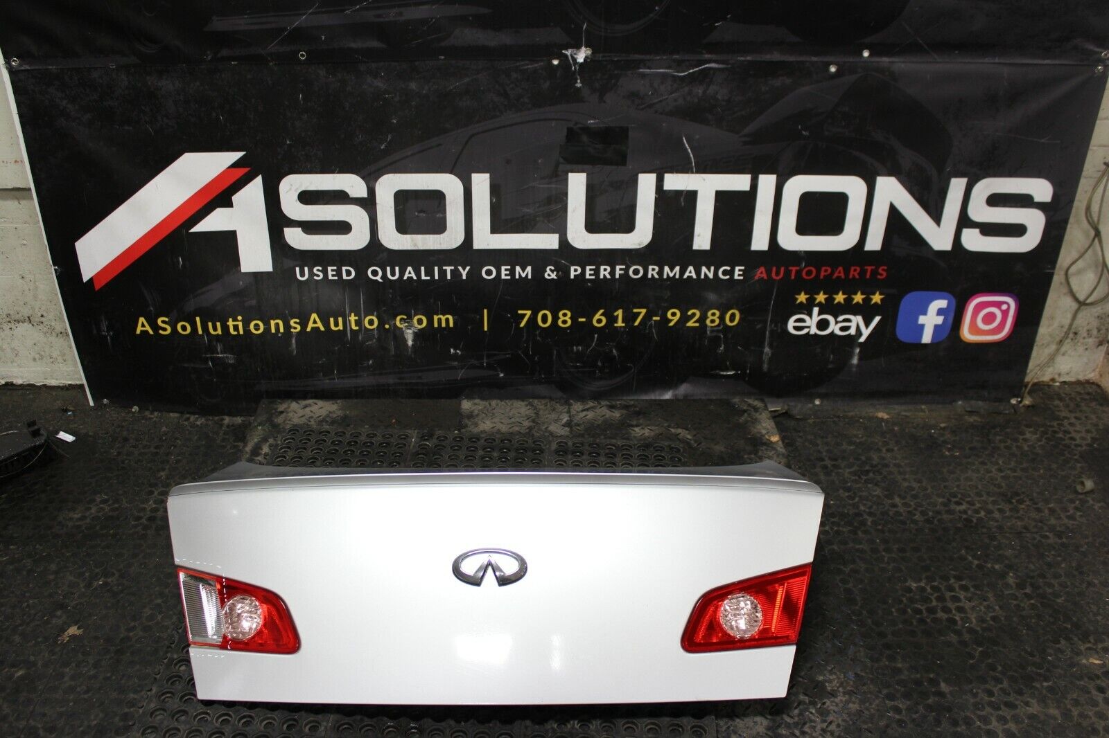 2006 INFINITI G35 SEDAN REAR TRUNK LID TAIL GATE OEM
