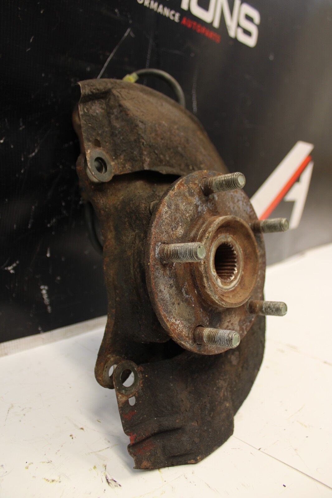 03-06 Mitsubishi Lancer Evolution 8 9 Evo 8 Front Driver Side Hub Spindle