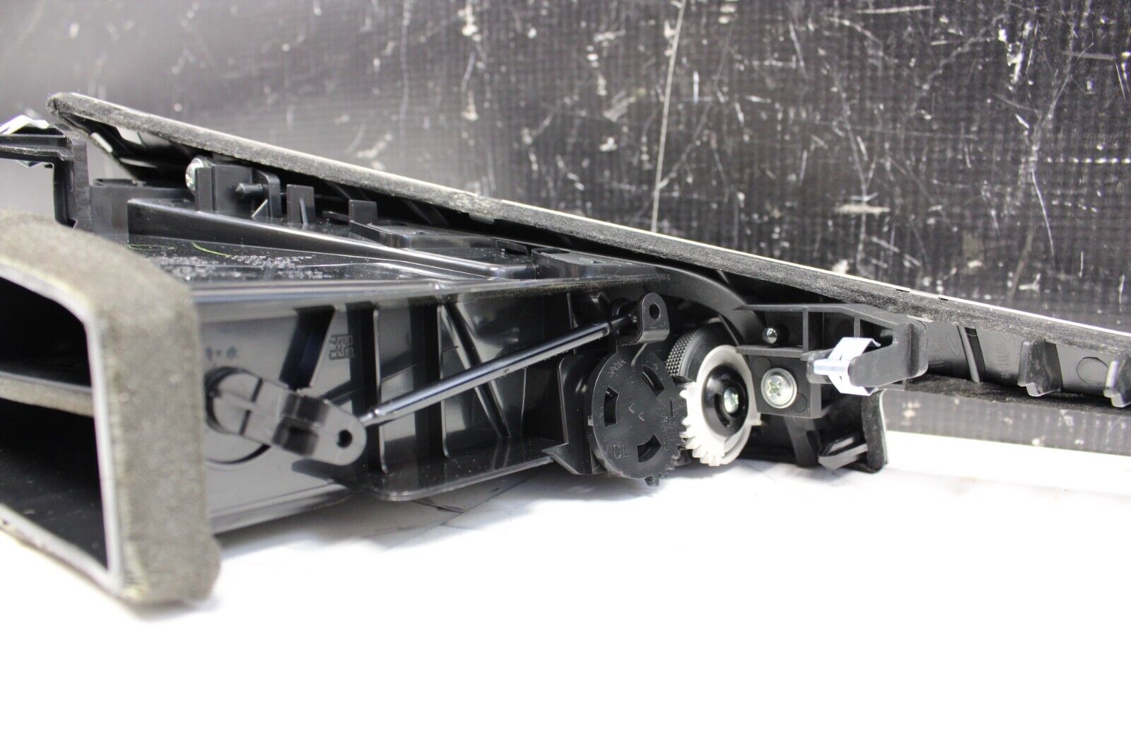 2017-2020 INFINITI Q60 DASH CENTER LEFT SIDE AC AIR VENT GRILLE & BEZEL OEM