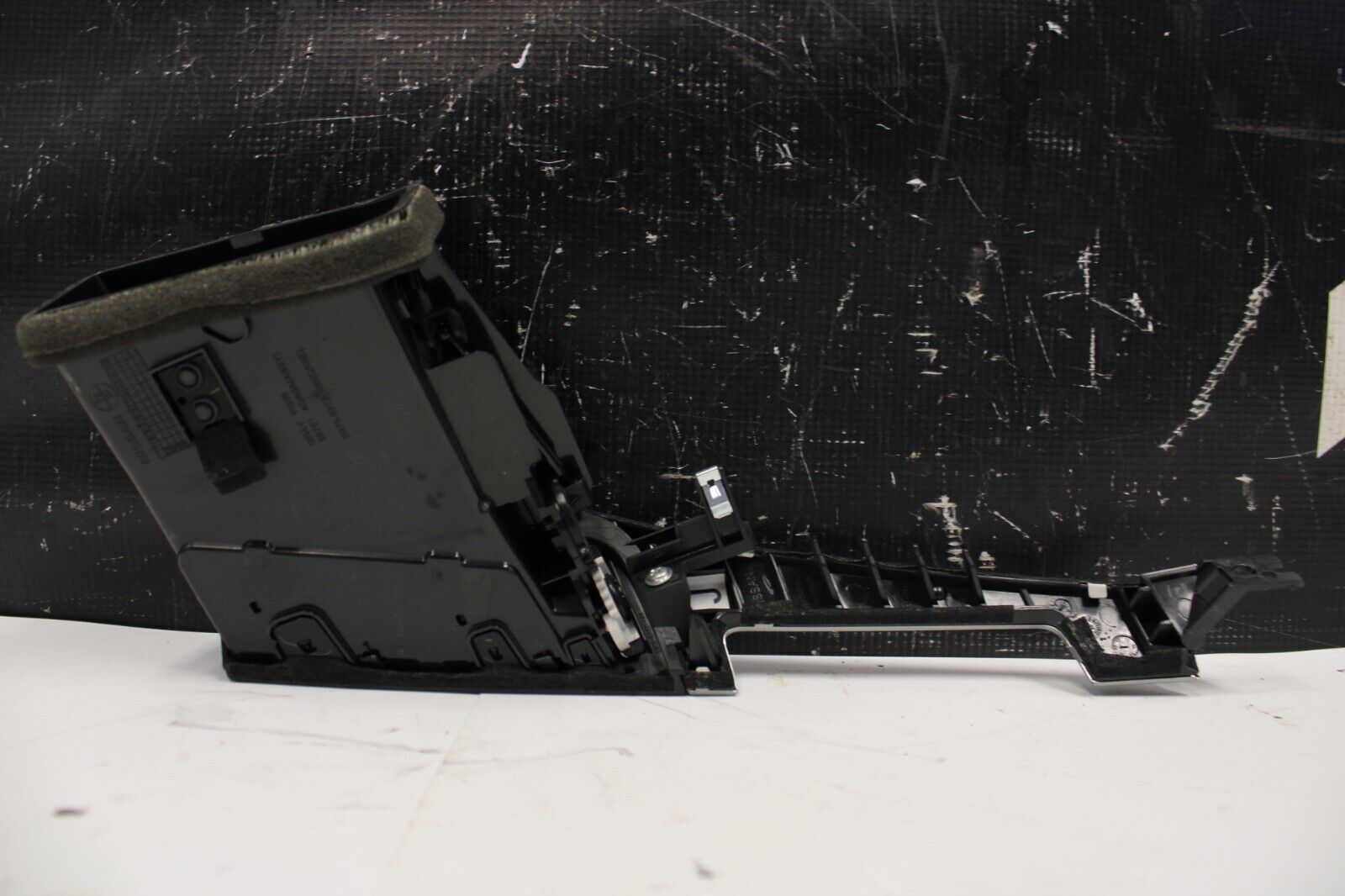 2017-2020 INFINITI Q60 DASH CENTER LEFT SIDE AC AIR VENT GRILLE & BEZEL OEM