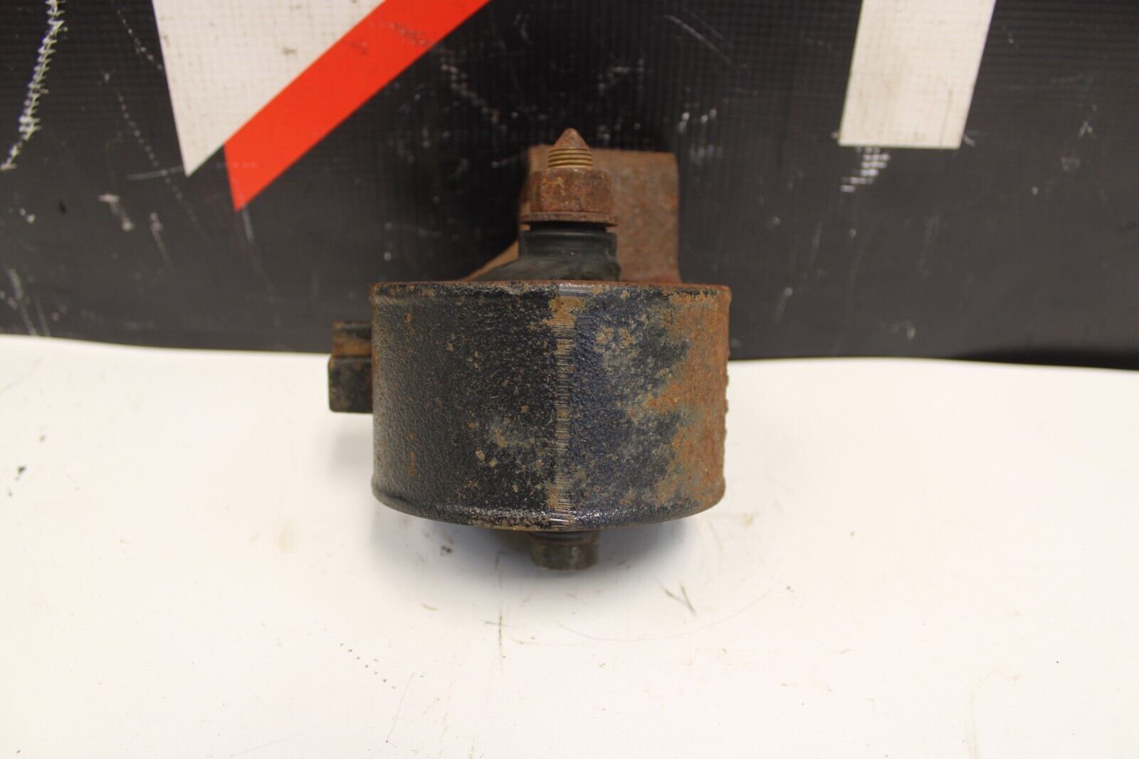 2003-2005 MITSUBISHI LANCER EVOLUTION EVO 8 OEM PASSENGER SIDE MOTOR MOUNT