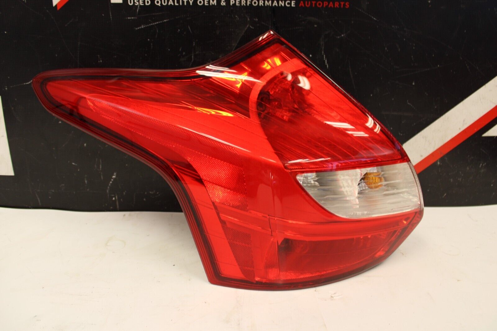 2013-2014 Ford Focus ST Hatchback Tail Light Pair