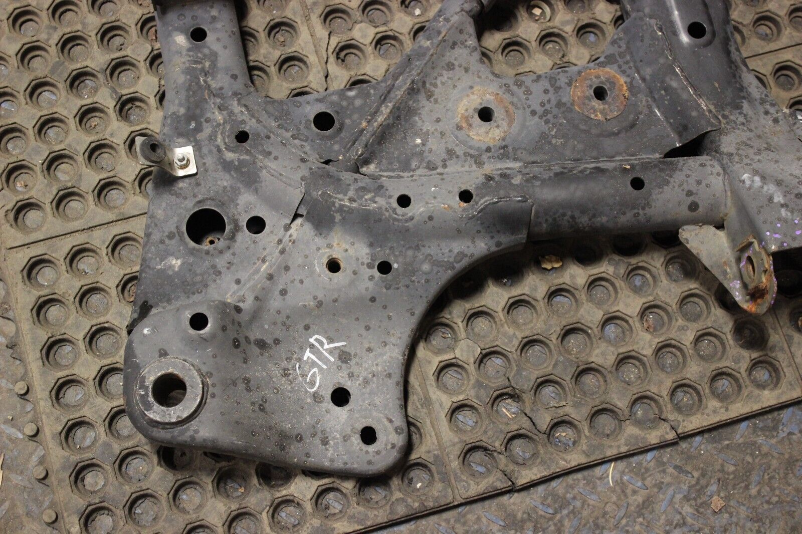 2010 NISSAN GT-R R35 VR38 AWD OEM FRONT ENGINE SUBFRAME CROSSMEMBER