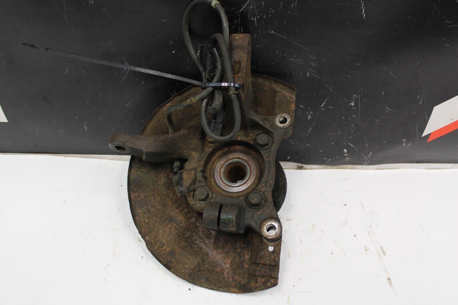 03-06 Mitsubishi Lancer Evolution 8 9 Evo 8 Front Driver Side Hub Spindle