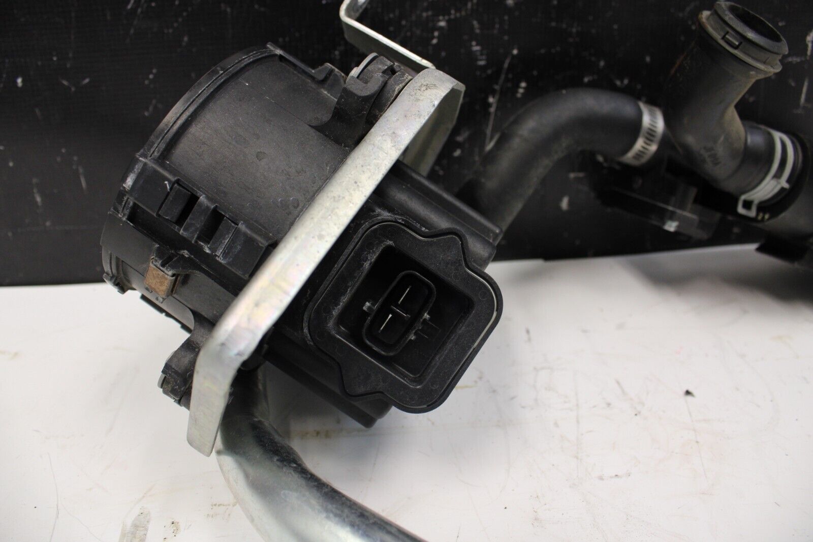 09-15 Nissan GTR R35 VR38 AWD Secondary Air Injection Smog Pump 14810JF03B OEM