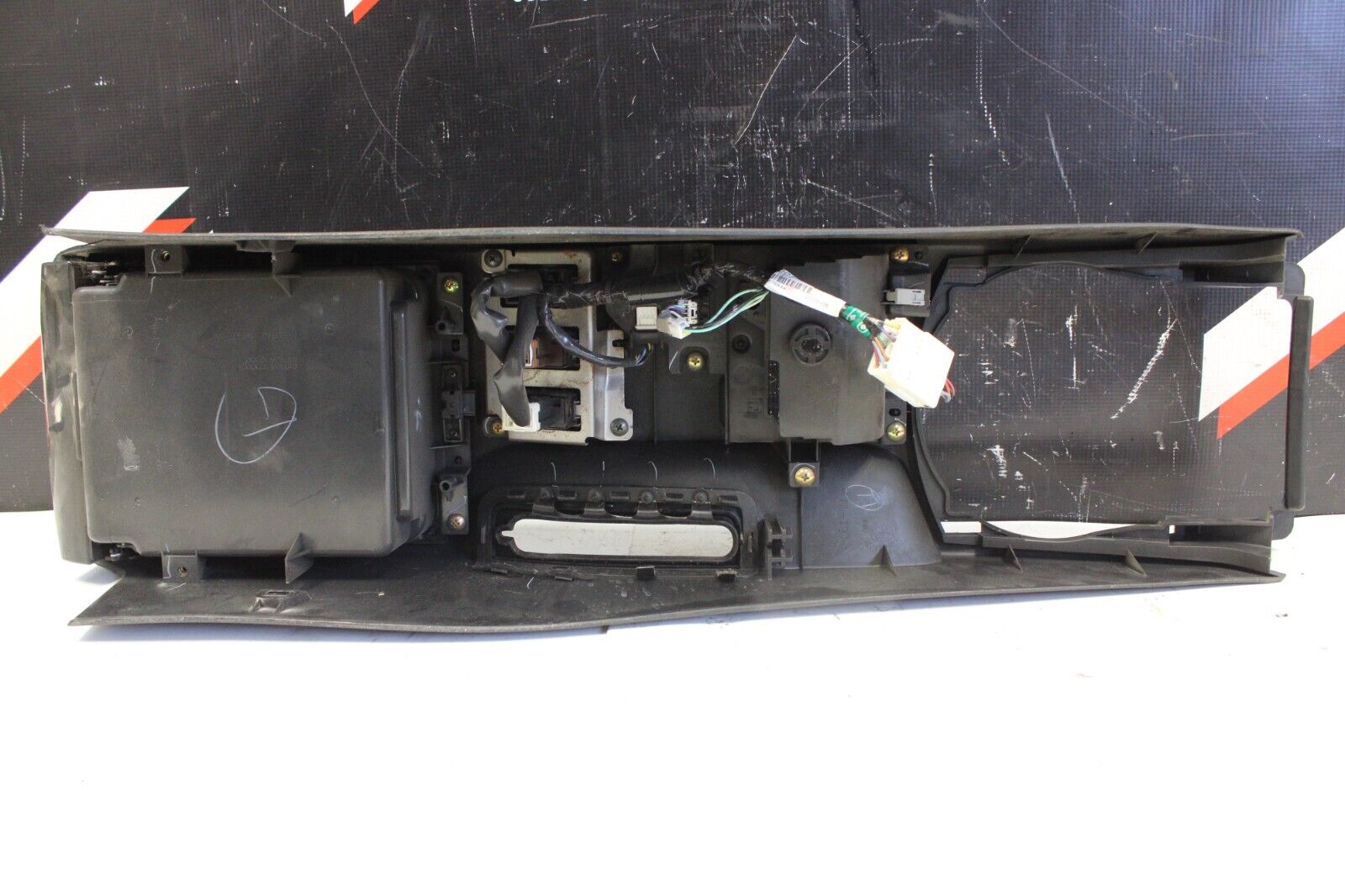 2004 NISSAN 350Z CENTER CONSOLE W/ ARMREST OEM