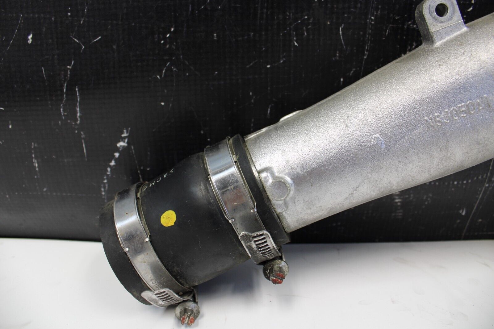 2014 NISSAN R35 GTR GT-R RH PASSENGER TURBO INTERCOOLER CHARGE PIPE HOSE